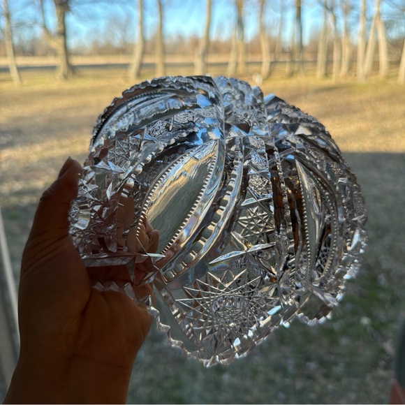 Elegant Crystal Cut Glass Bowl - Picture 2 of 9